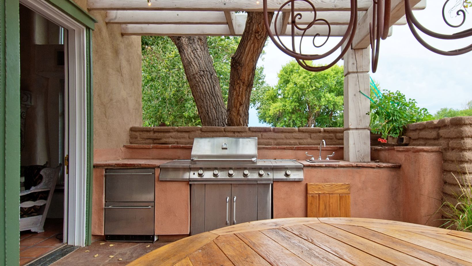 outdoor kitchen ideas for small spaces